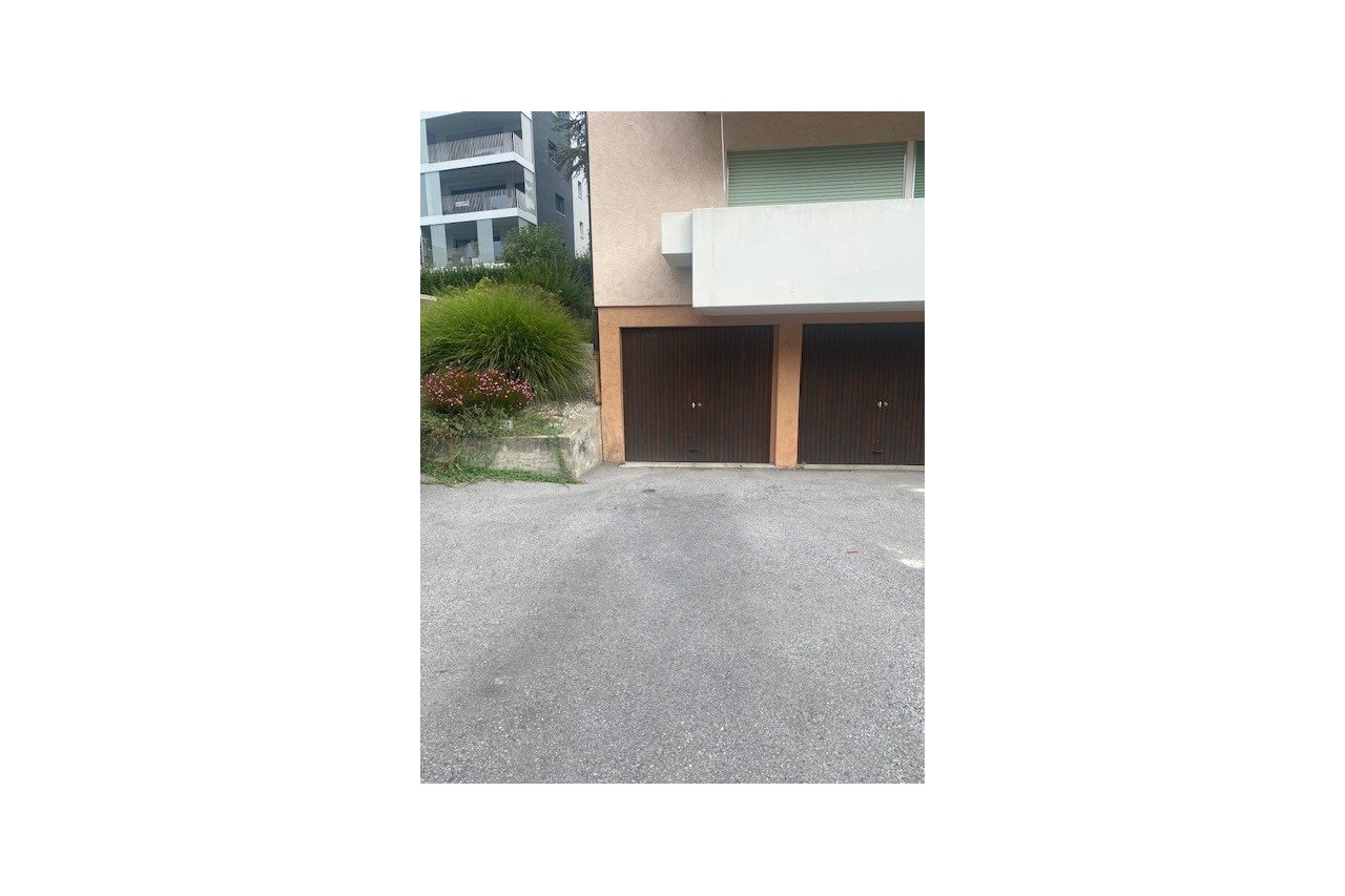 Sion - Reprise de bail Garage / Box avec une place de parc en enfilade