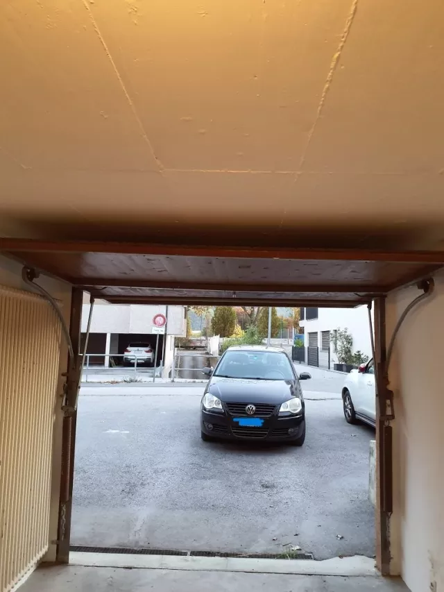 Sion - Reprise de bail Garage / Box avec une place de parc en enfilade