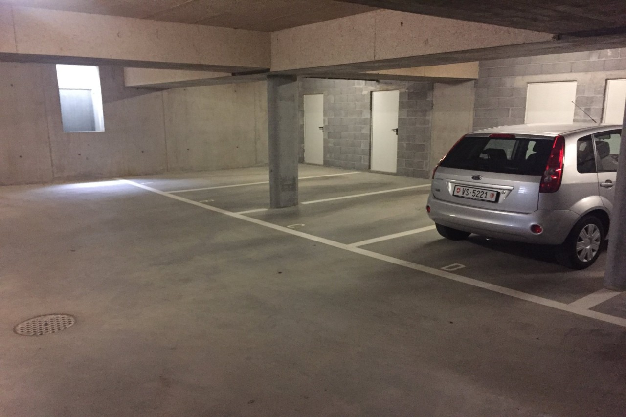 Conthey - Place de parc intérieure voiture