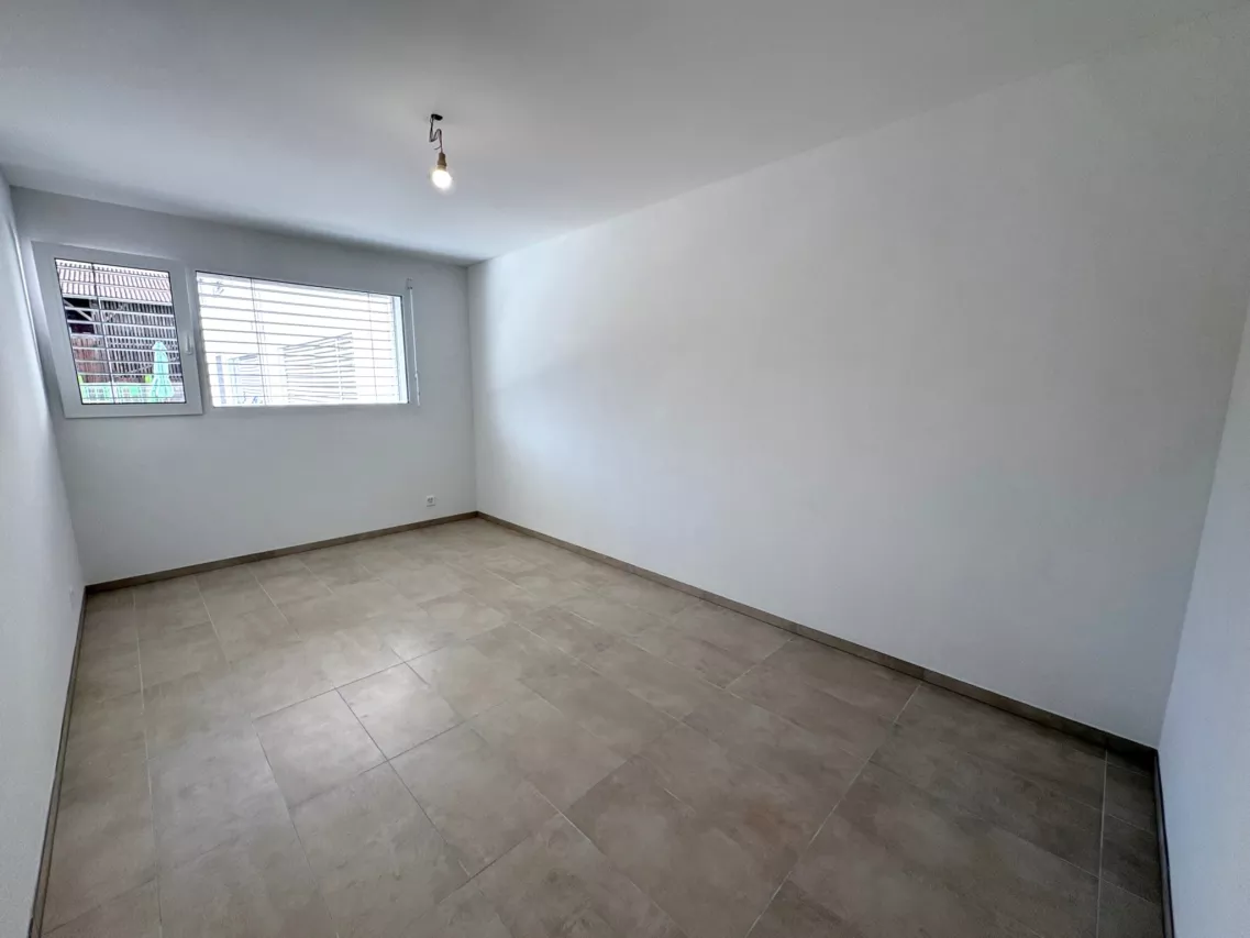 4.5 pièces au rez-de-chaussée dans un nouvel immeuble près de la gare