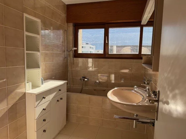 Spacieux et lumineux appartement rénové de 4.5 pièces au 1er étage