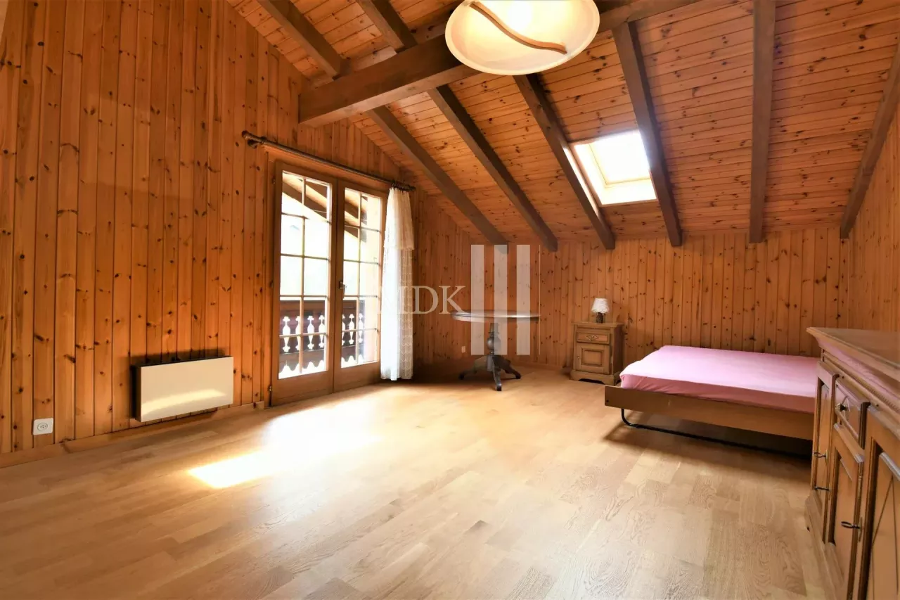 Beautiful chalet for sale in the center of the village