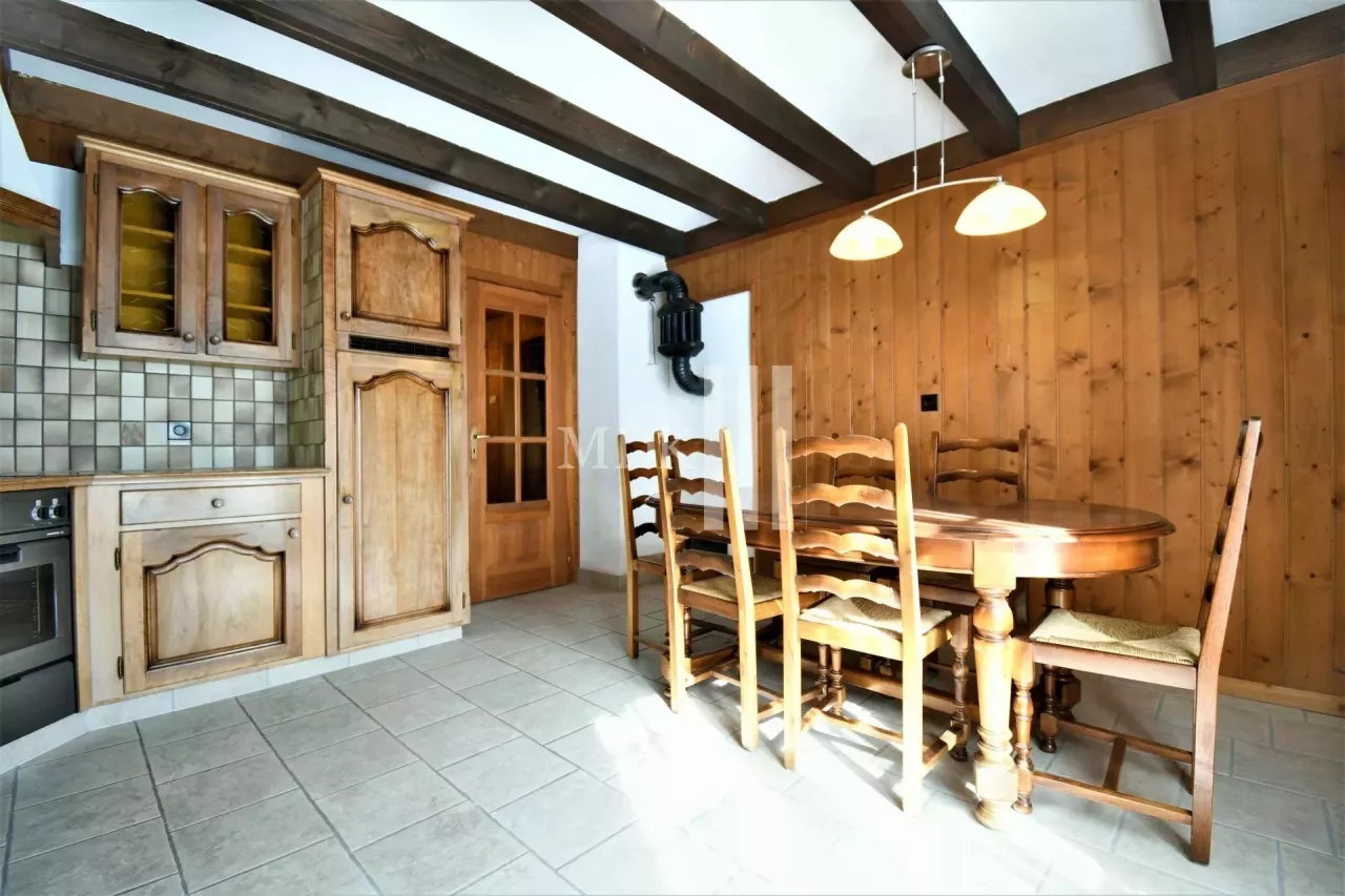 Beautiful chalet for sale in the center of the village