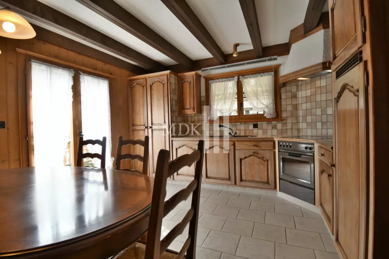 Beautiful chalet for sale in the center of the village