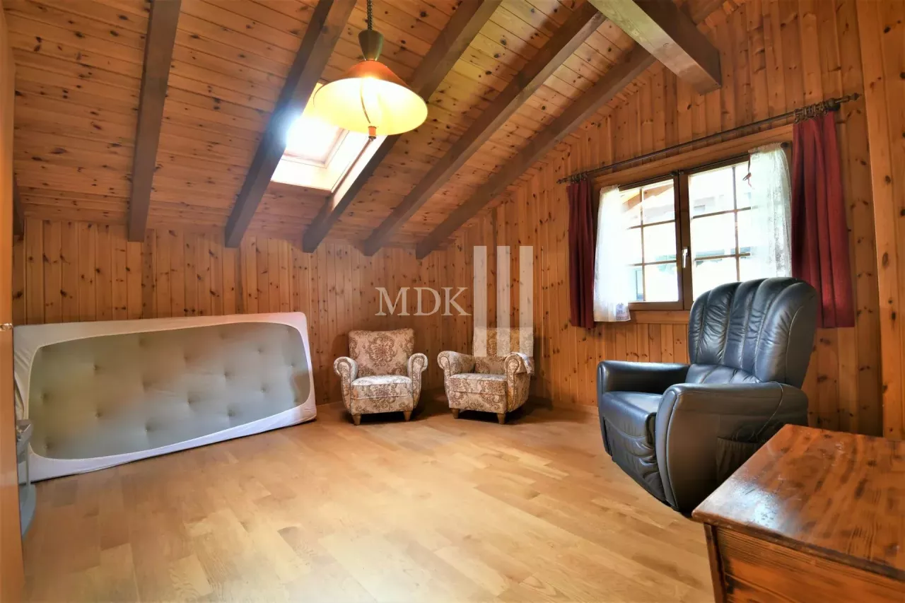 Beautiful chalet for sale in the center of the village