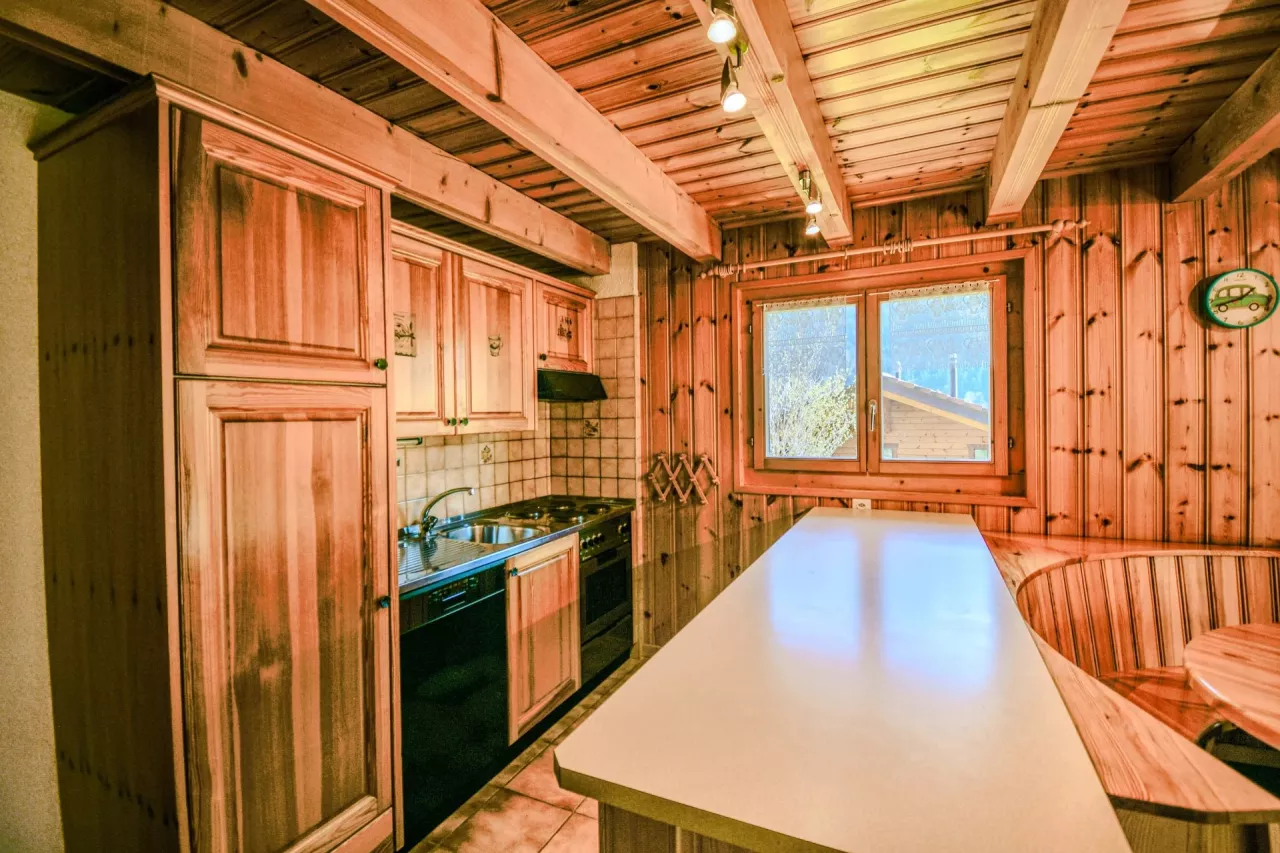 Opportunity! Beautiful chalet in a quiet neighborhood