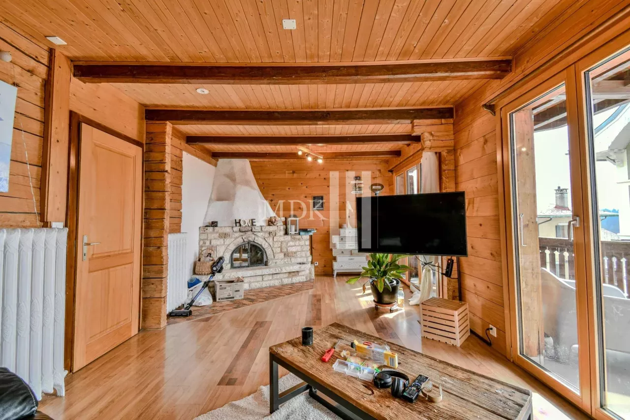Magnifique chalet comprenant un appartement et un local commercial