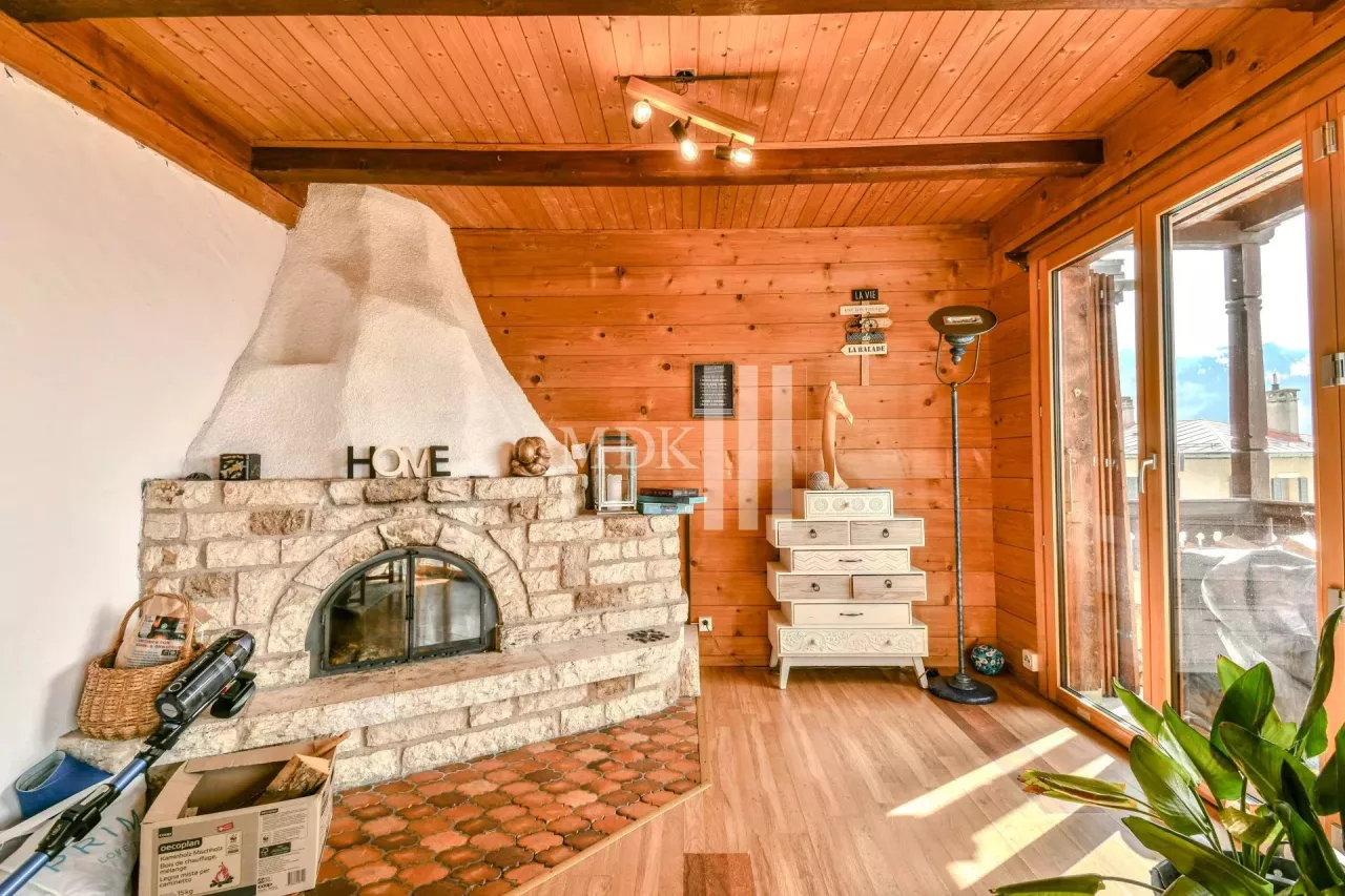 Magnifique chalet comprenant un appartement et un local commercial