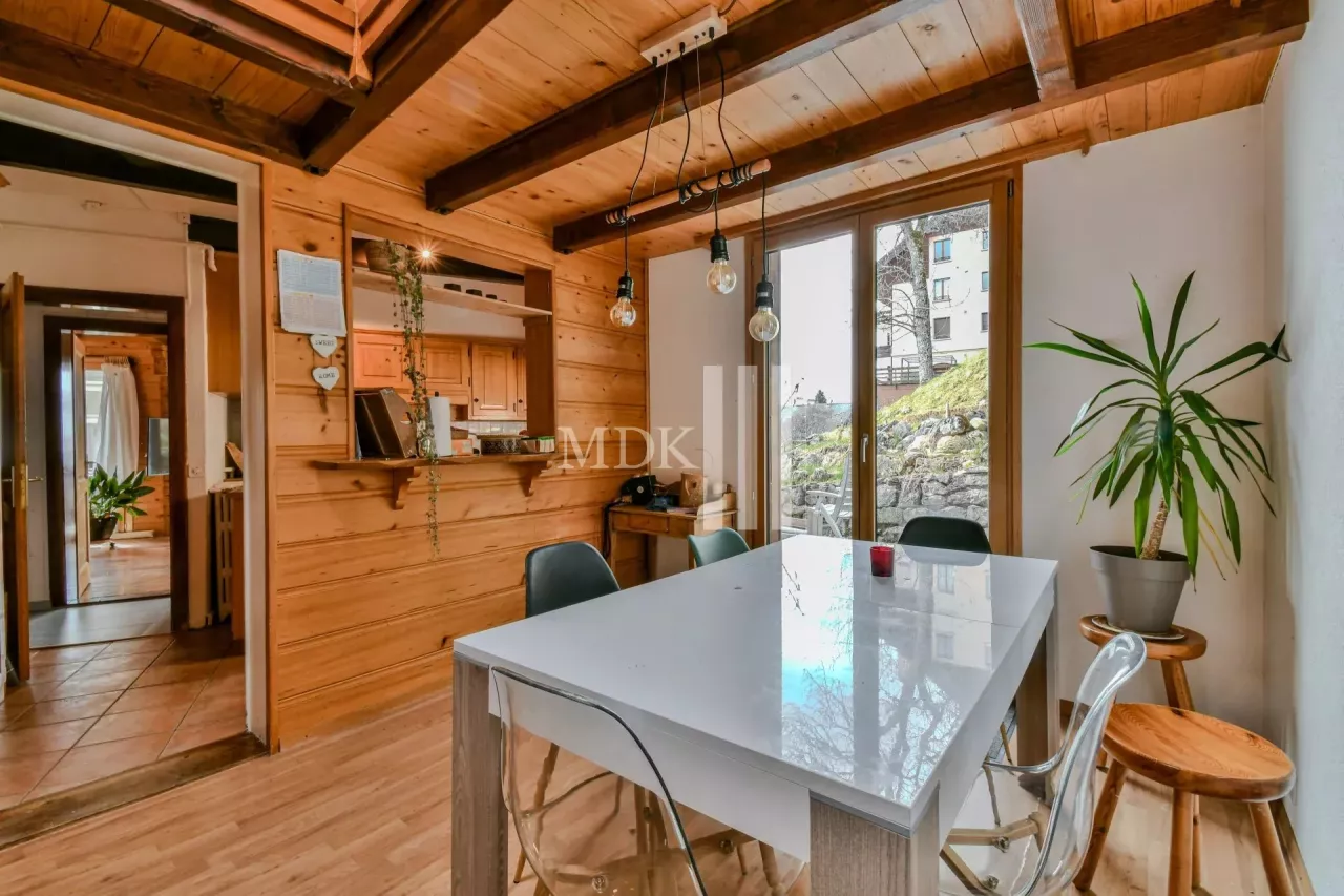 Magnifique chalet comprenant un appartement et un local commercial