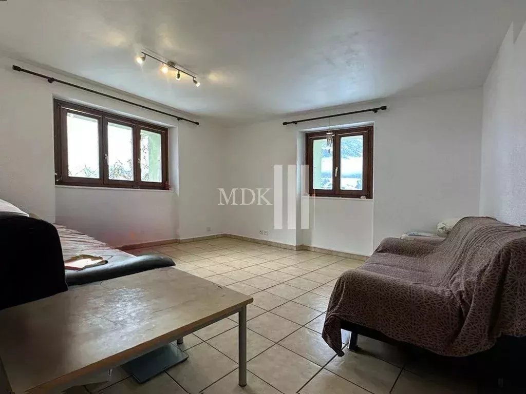 Idéal pour investisseur : immeuble de deux appartements