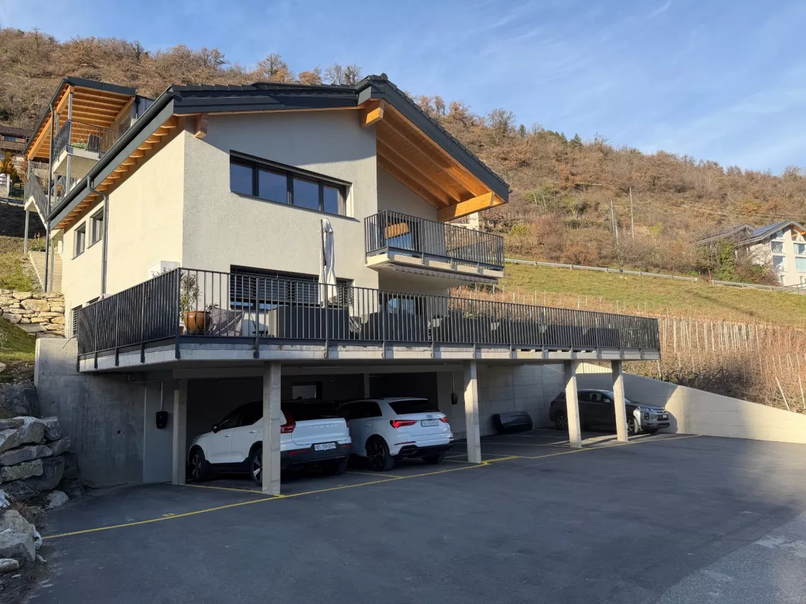 Attique vue panoramique à Flanthey –  entre vignobles, montagnes et qualité de vie