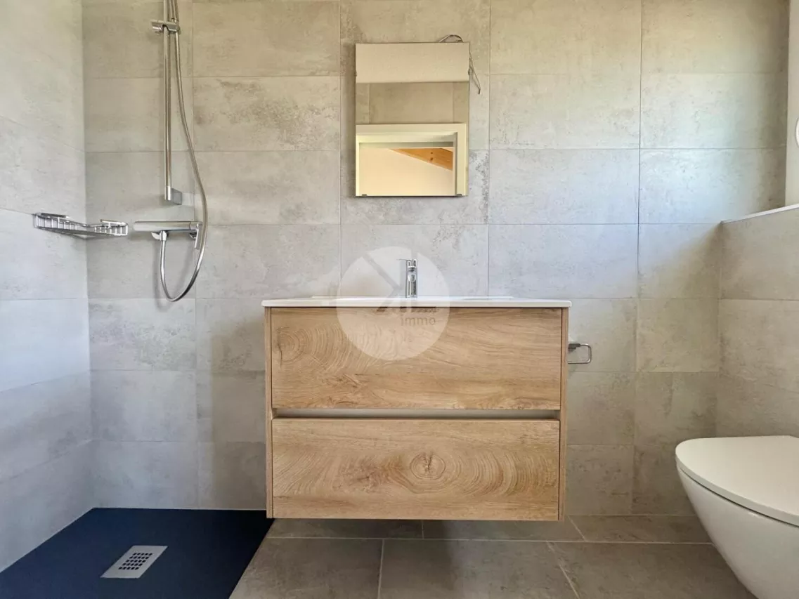 Attique vue panoramique à Flanthey –  entre vignobles, montagnes et qualité de vie