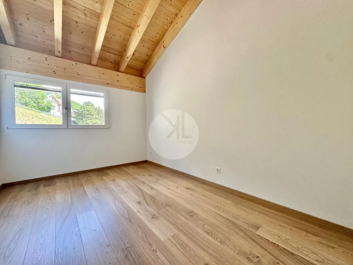 Attique vue panoramique à Flanthey –  entre vignobles, montagnes et qualité de vie