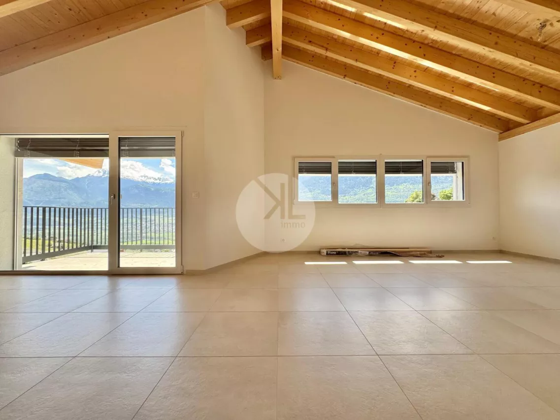 Attique vue panoramique à Flanthey –  entre vignobles, montagnes et qualité de vie