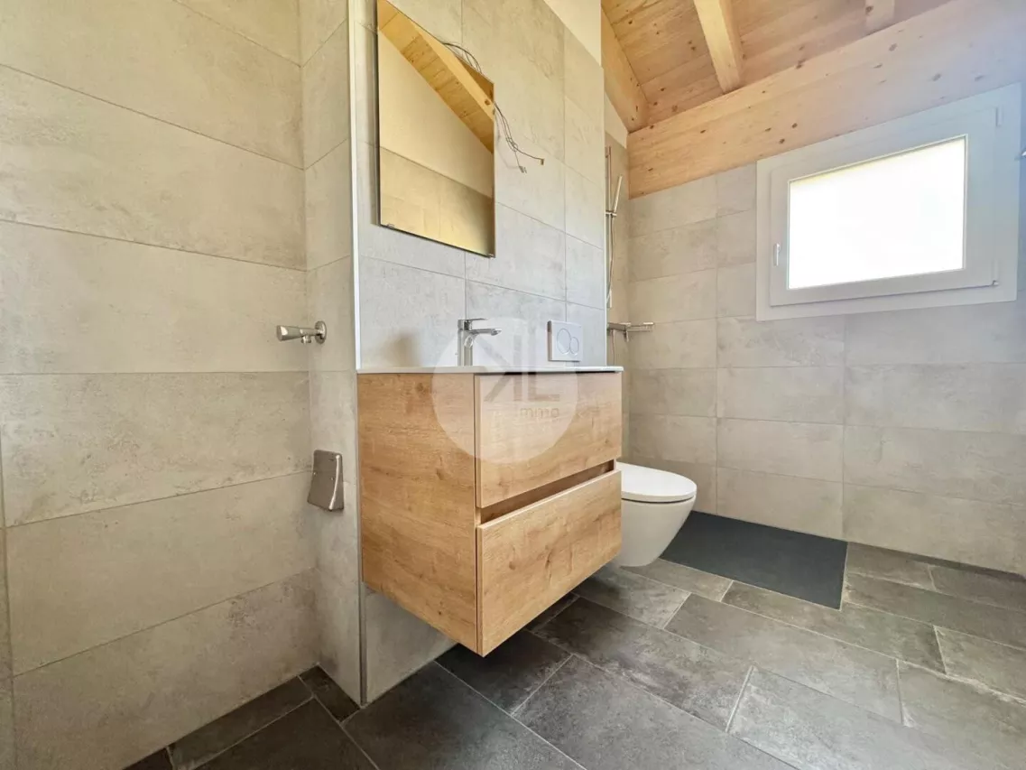 Attique vue panoramique à Flanthey –  entre vignobles, montagnes et qualité de vie