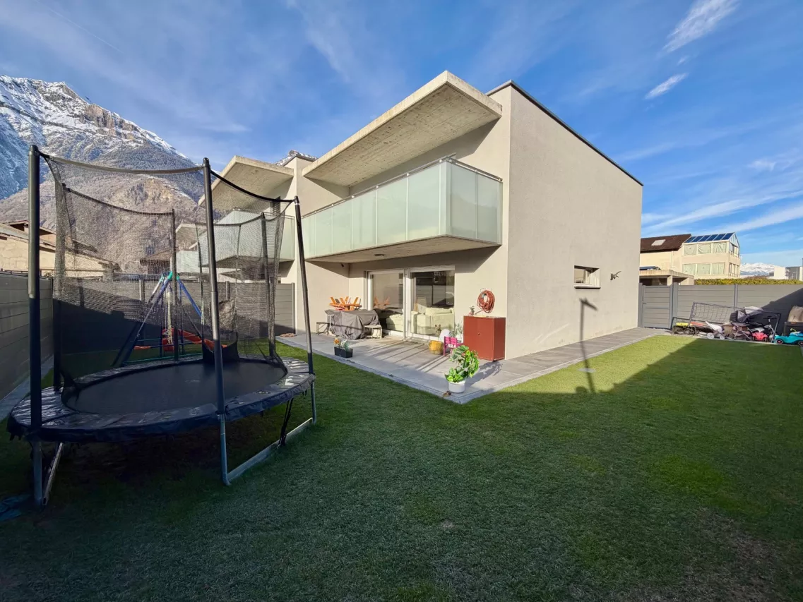 Villa moderne, deux couverts à voiture, à Saxon