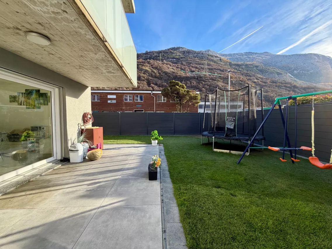 Villa moderne, deux couverts à voiture, à Saxon