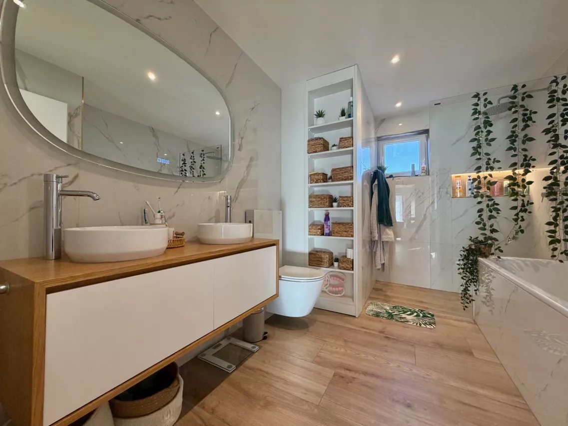 Villa moderne, deux couverts à voiture, à Saxon