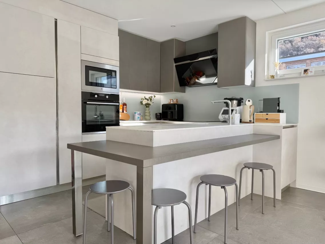 Villa moderne, deux couverts à voiture, à Saxon