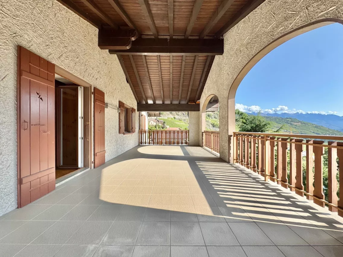 Immeuble mixte à fort potentiel – Opportunité d’investissement à Flanthey