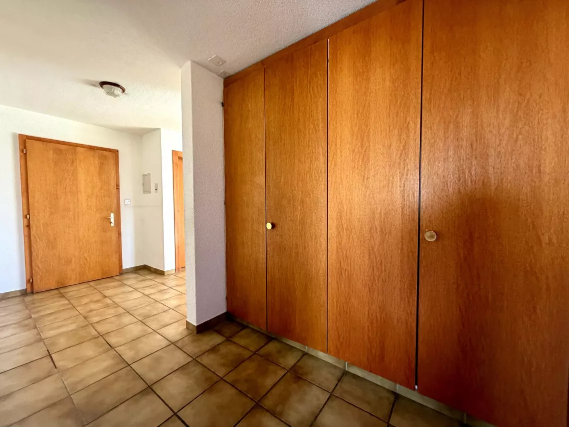 Spacieux appartement de 4.5 pièces avec grande terrasse – fort potentiel de rénovation