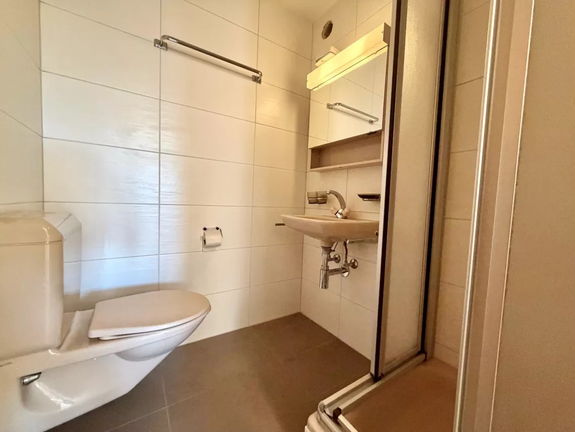 Spacieux appartement de 4.5 pièces avec grande terrasse – fort potentiel de rénovation