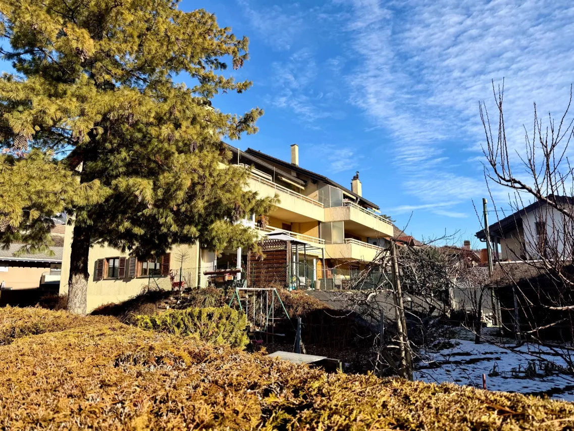 Spacieux appartement de 4.5 pièces avec grande terrasse – fort potentiel de rénovation