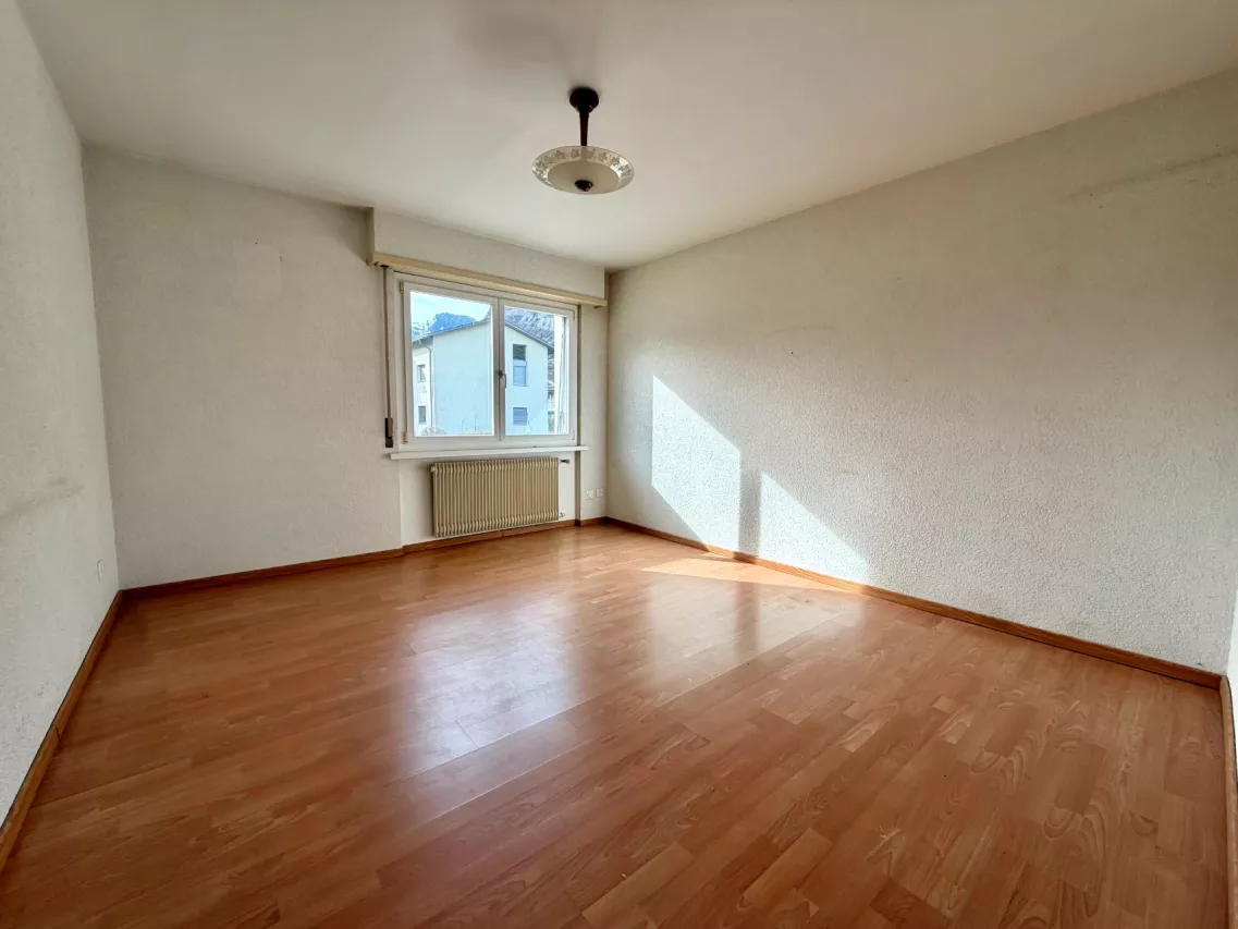 Villa avec fort potentiel sur une parcelle de 864 m2, grand atelier/garage de 73 m2