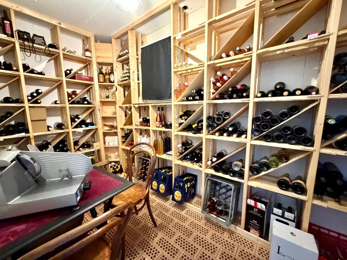 Superbe villa récente, composée de deux appartements