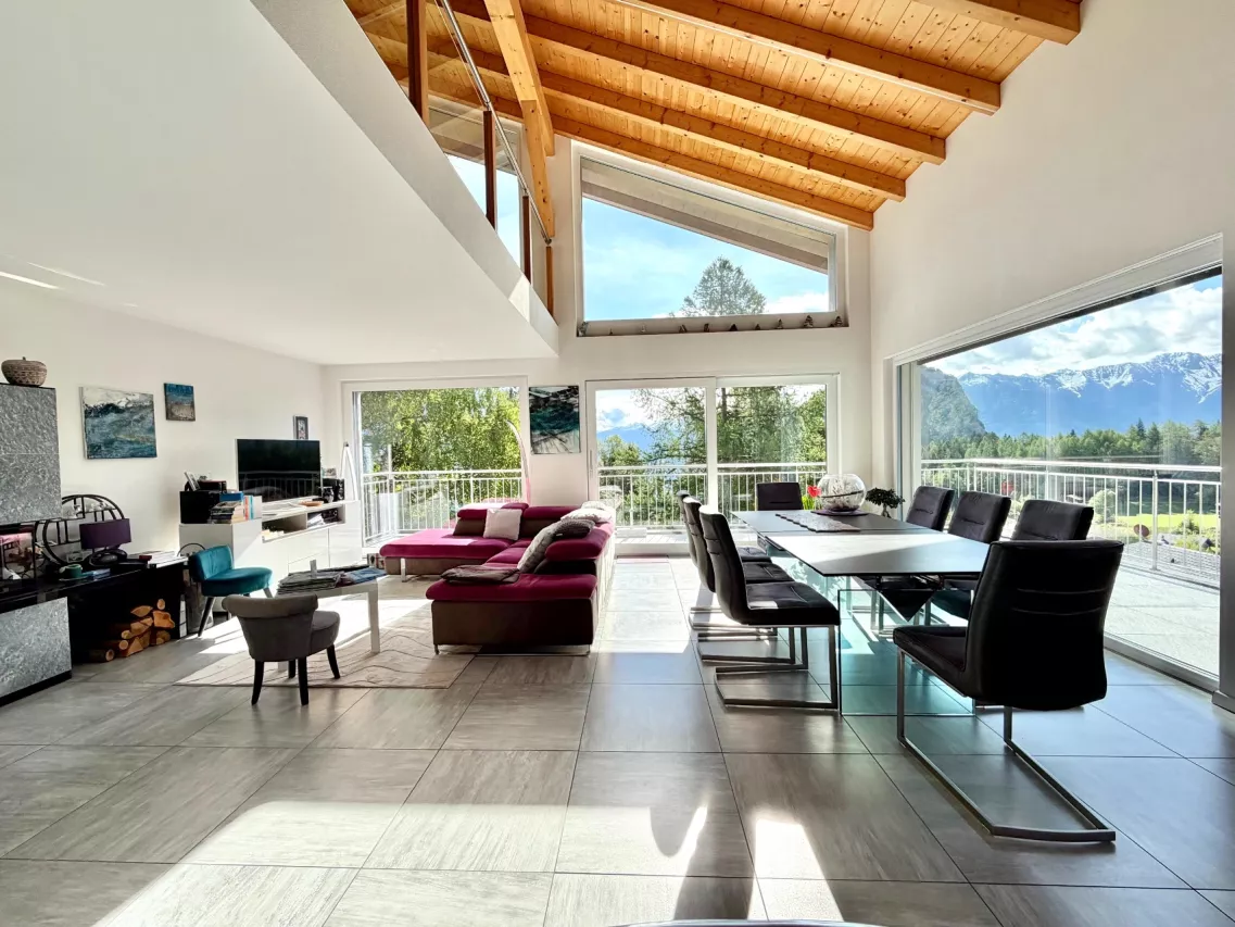 Superbe villa récente, composée de deux appartements