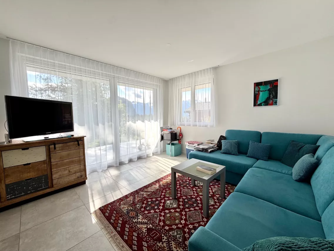 Superbe villa récente, composée de deux appartements