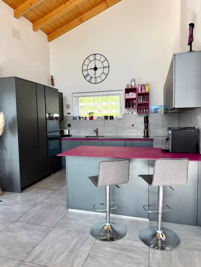 Superbe villa récente, composée de deux appartements