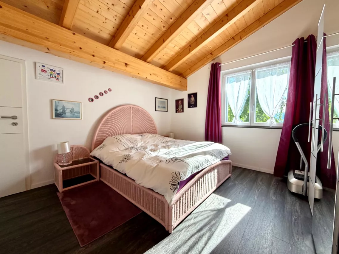 Superbe villa récente, composée de deux appartements