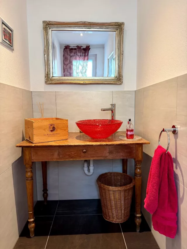 Superbe villa récente, composée de deux appartements