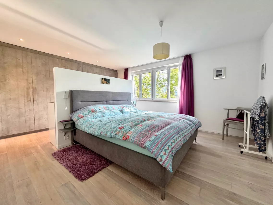 Superbe villa récente, composée de deux appartements