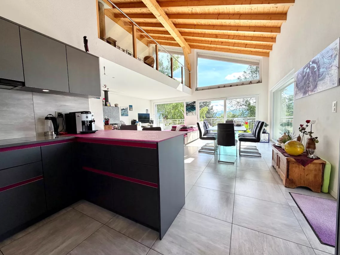 Superbe villa récente, composée de deux appartements