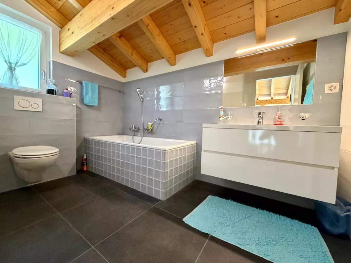 Superbe villa récente, composée de deux appartements