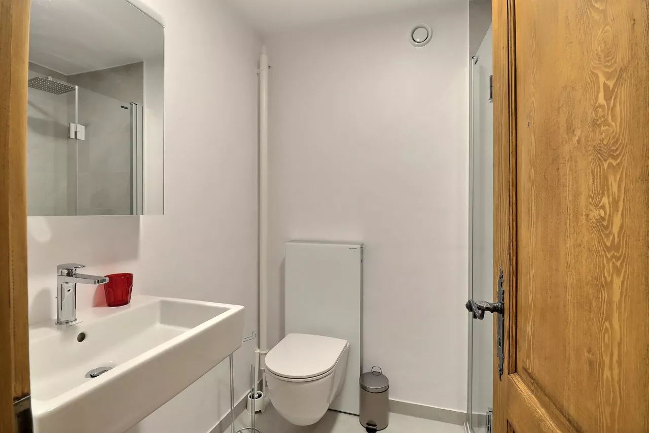 Studio entièrement rénové. Vue imprenable sur les montagnes !