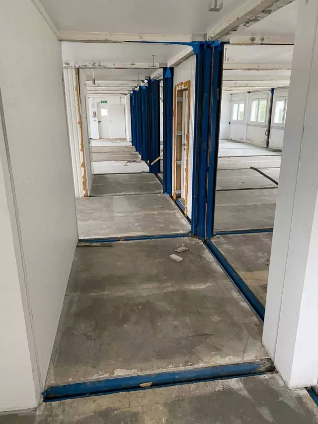 AFFAIRE À SAISIR – TERRAIN ARTISANAL AVEC CONTAINERS – EXCELLENT POTENTIEL