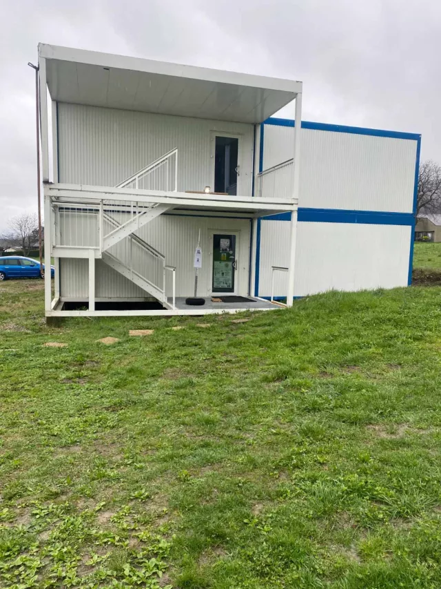 AFFAIRE À SAISIR – TERRAIN ARTISANAL AVEC CONTAINERS – EXCELLENT POTENTIEL