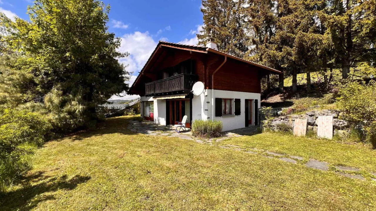 Ollon VD - JOLI CHALET DE 5 PIECES AVEC UNE DEPENDANCE ET 2 GARAGES FERMES