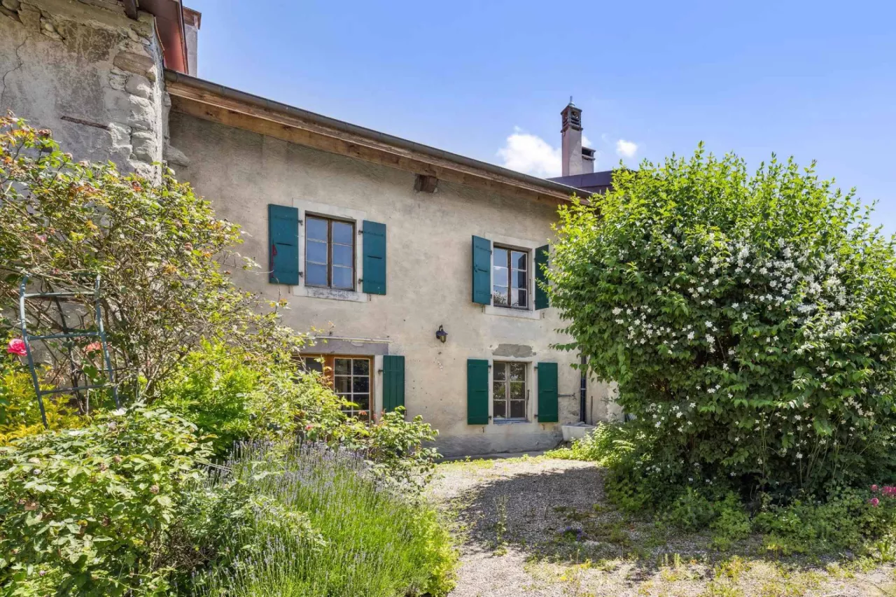 Anières - Charmant ensemble de trois maisons au coeur du village