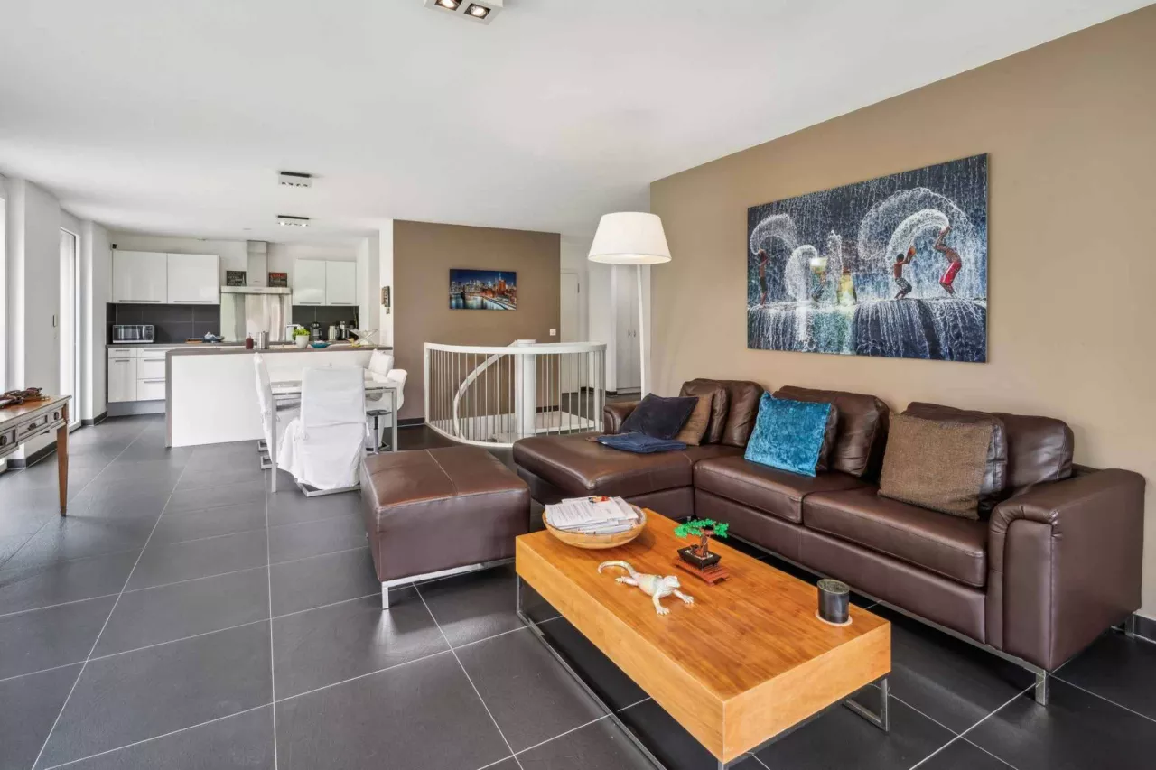Chavannes-des-Bois - Bel appartement de 4.5 pièces de 190 m2 avec un jardin de 487 m2