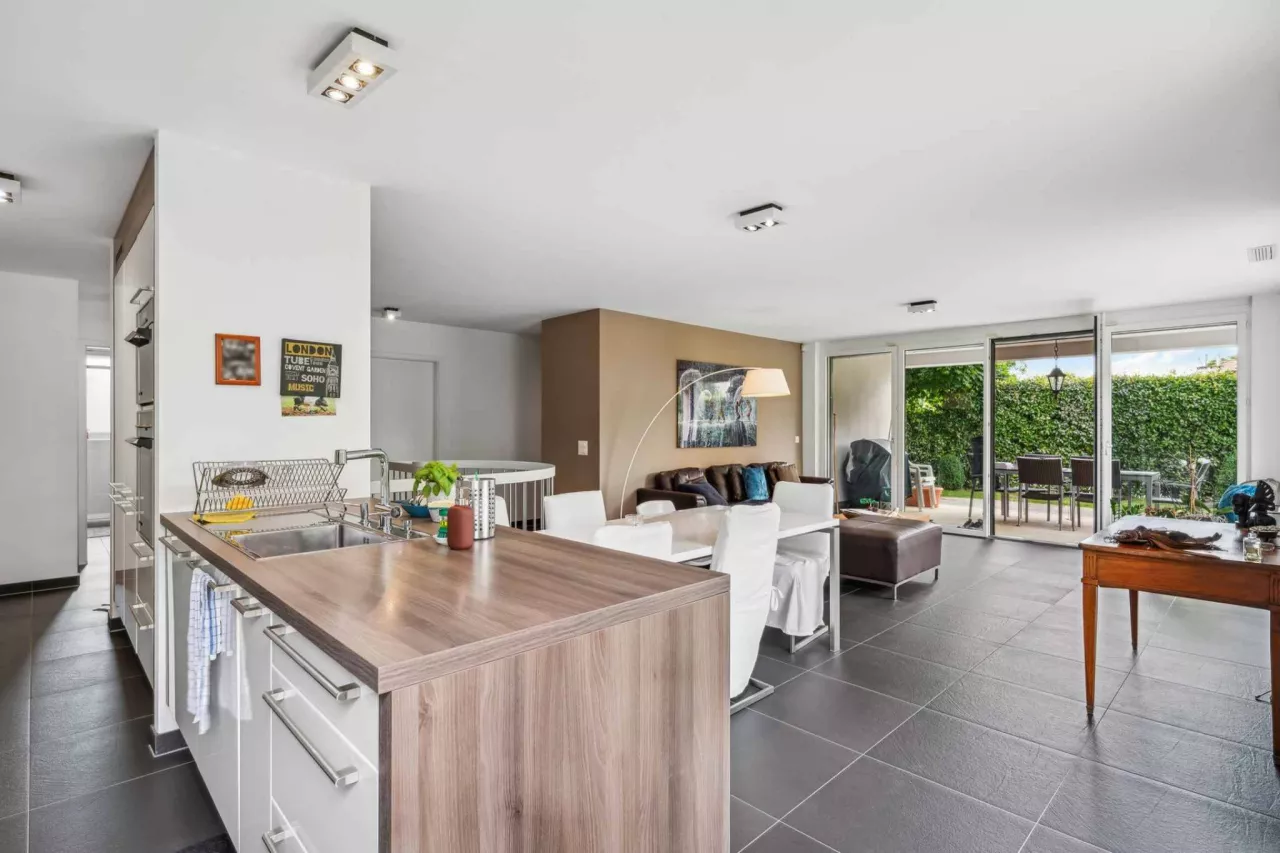 Chavannes-des-Bois - Bel appartement de 4.5 pièces de 190 m2 avec un jardin de 487 m2