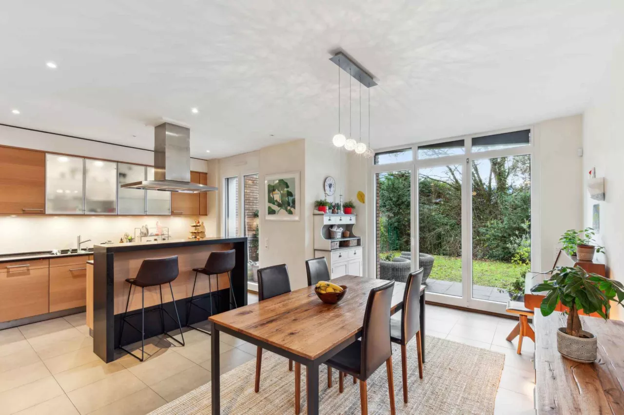 Genève - En exclusivité :                                                     Town House avec jardin à Champel