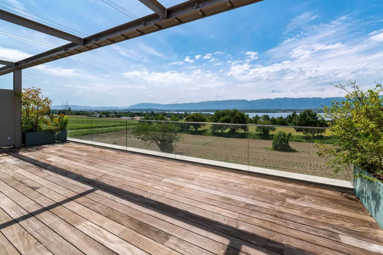 Corsier GE - Superbe duplex en attique avec vue sur le Lac, les champs et le Jura - En exclusivité !