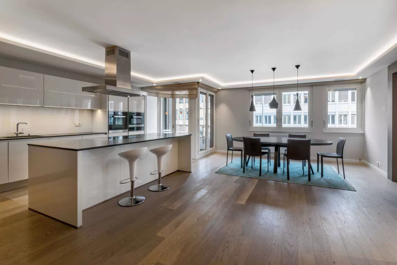 Genève - Élégant Appartement de 7 pièces  Rénové au Cur de Genève, Proche du Parc des Bastions