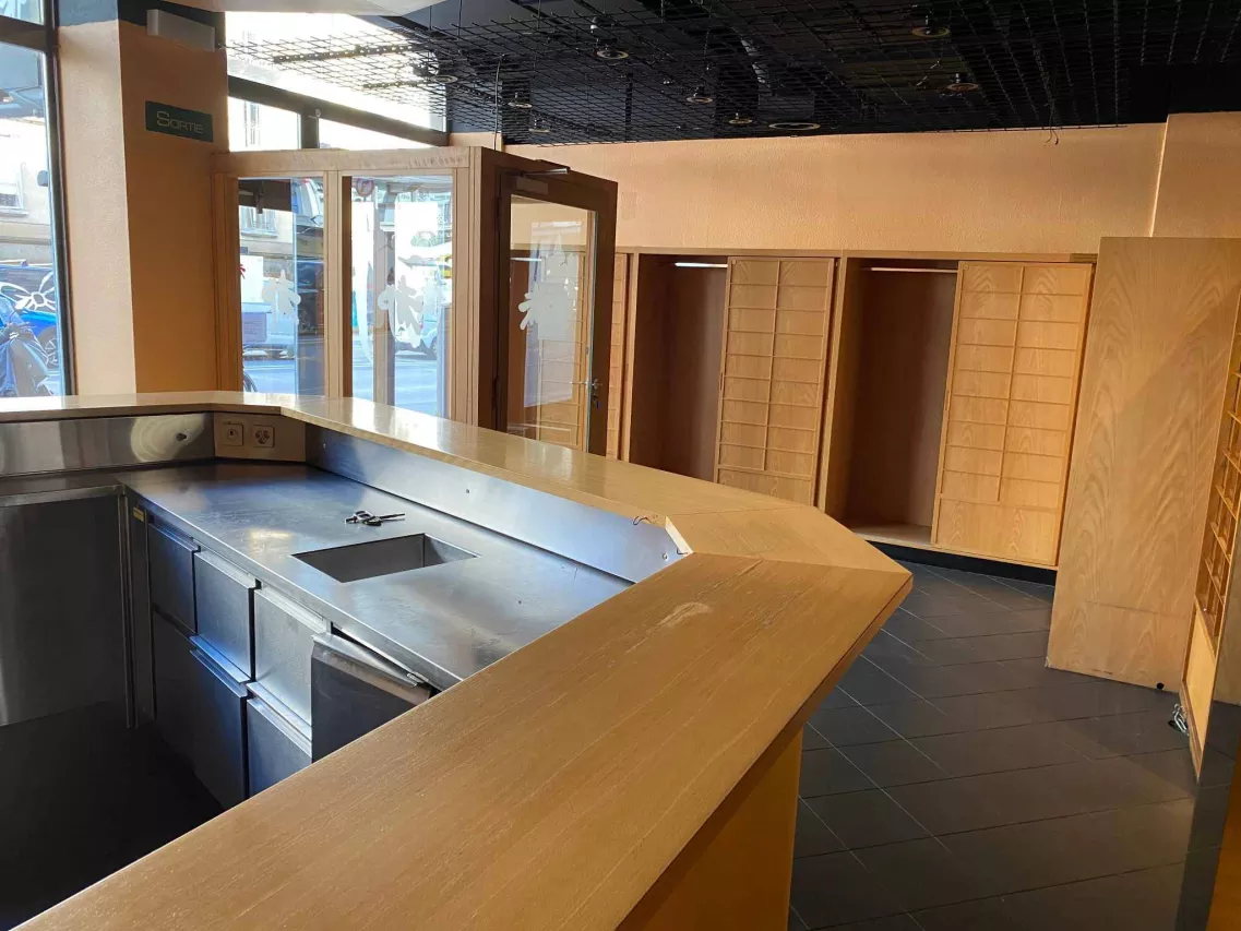 Genève - Rue de Chantepoulet 11 à Genève                                                                                                Arcade commerciale de 500 m2 env.