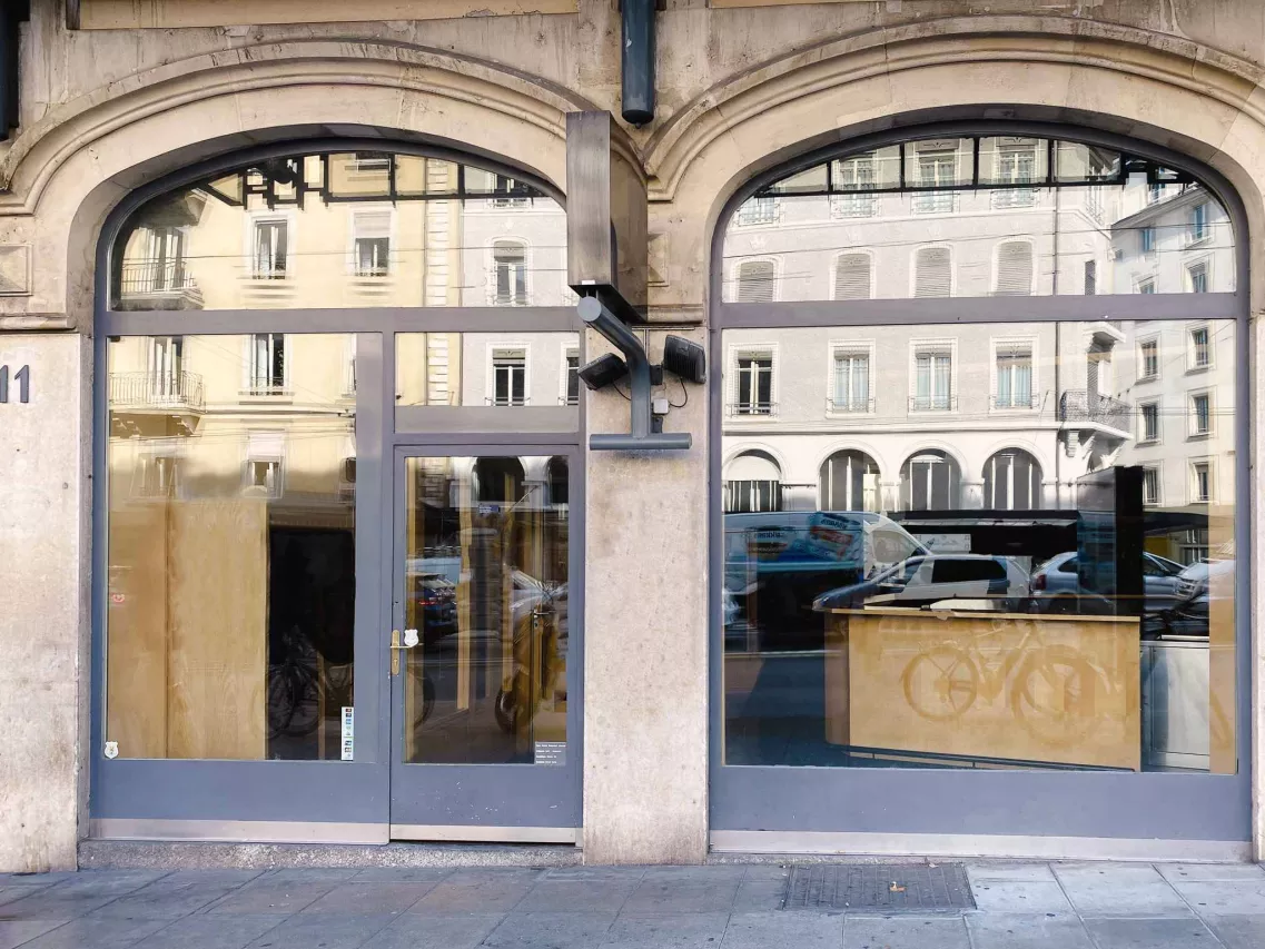 Genève - Rue de Chantepoulet 11 à Genève                                                                                                Arcade commerciale de 500 m2 env.