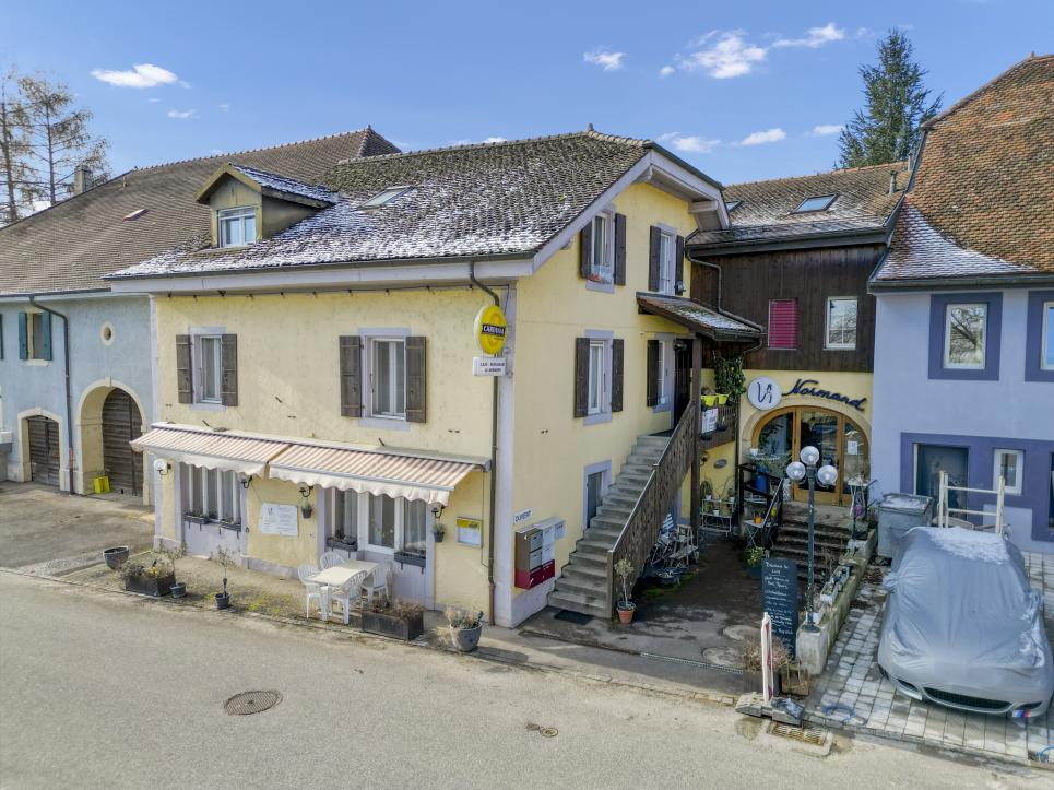 Agiez - Immeuble mixte à Agiez
